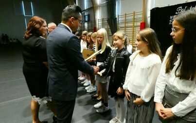 Zdjęcie do Rok szkolny rozpoczęty, stypendia Burmistrza Cegłowa przyznane
