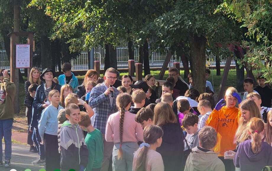 Akcja „Sprzątanie Świata” w Gminie Cegłów z udziałem uczniów i firmy EKO - SAM BIS